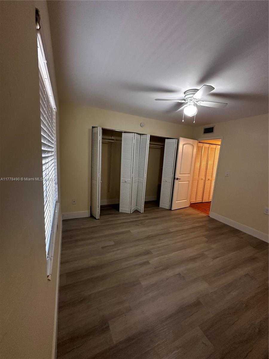 Small Image of 11229 SW 88th St, Miami, FL 33173, USA Number 30