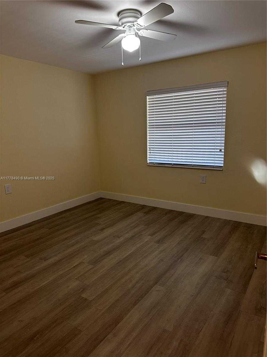 Small Image of 11229 SW 88th St, Miami, FL 33173, USA Number 31