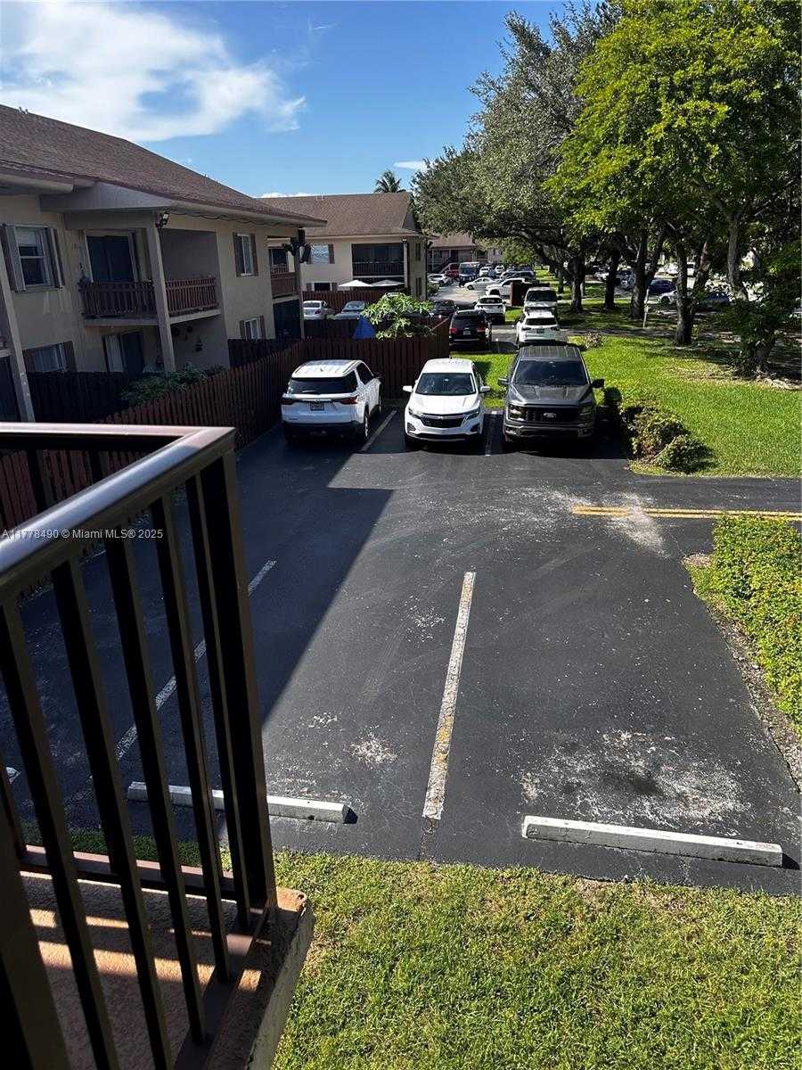 Small Image of 11229 SW 88th St, Miami, FL 33173, USA Number 32