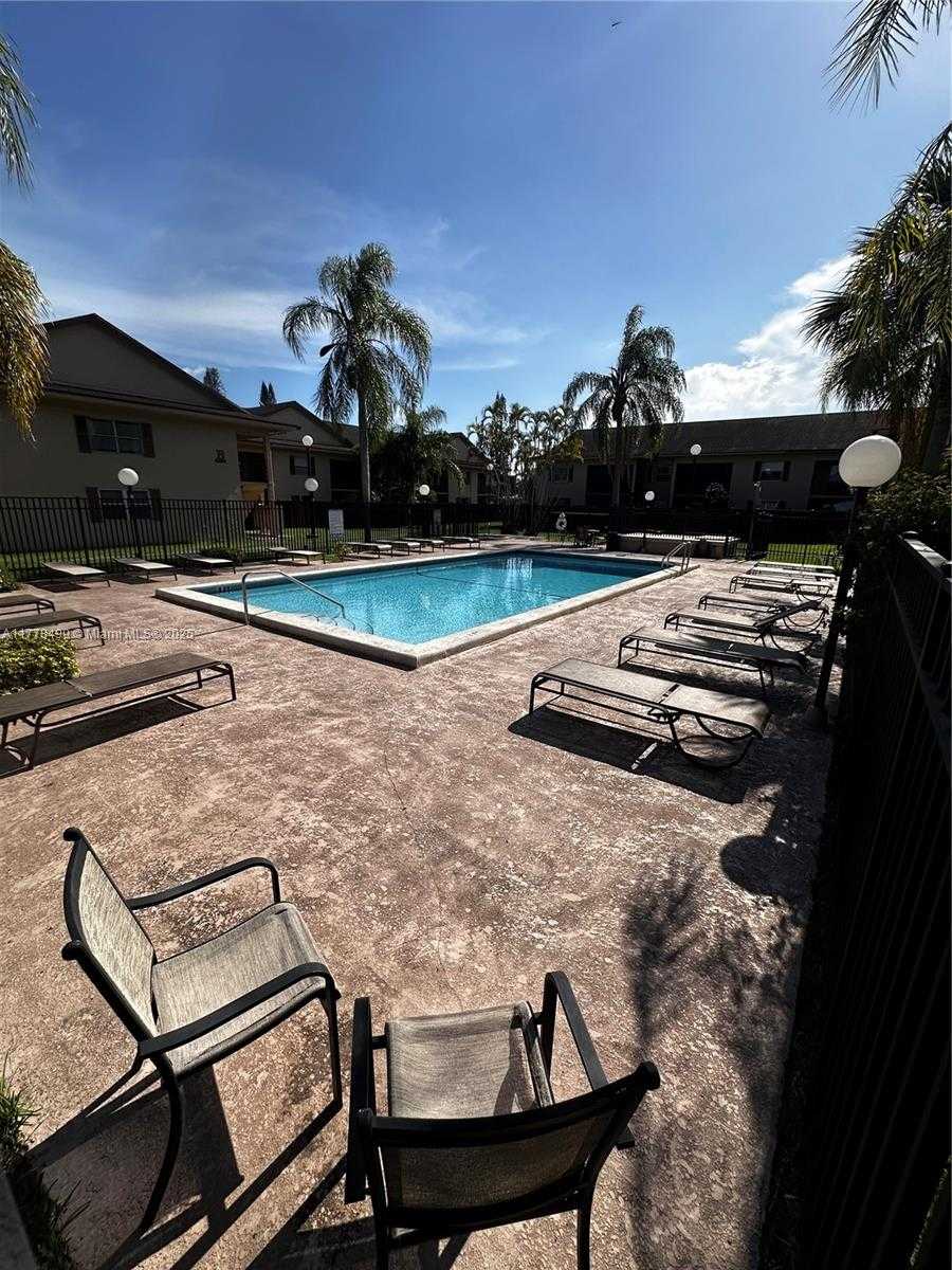 Small Image of 11229 SW 88th St, Miami, FL 33173, USA Number 33