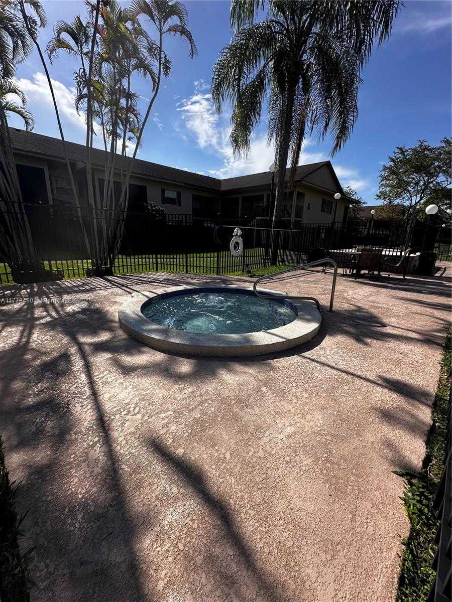Small Image of 11229 SW 88th St, Miami, FL 33173, USA Number 35