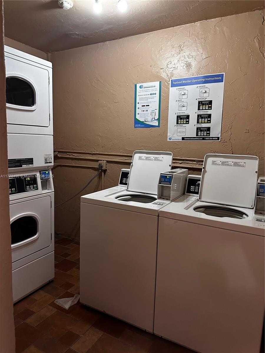 Small Image of 11229 SW 88th St, Miami, FL 33173, USA Number 37