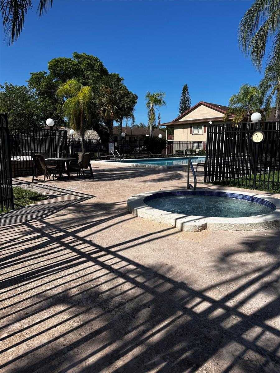 Small Image of 11229 SW 88th St, Miami, FL 33173, USA Number 39