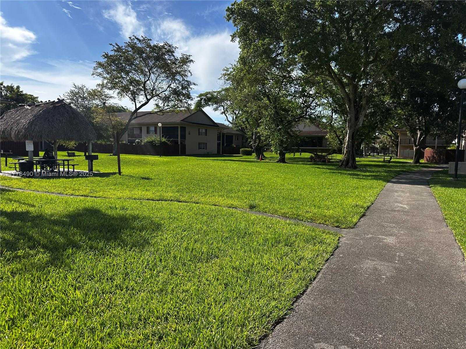 Small Image of 11229 SW 88th St, Miami, FL 33173, USA Number 40