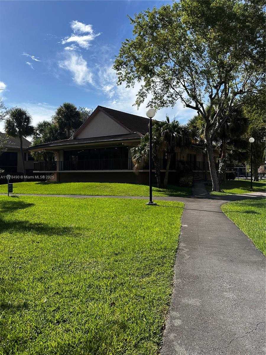 Small Image of 11229 SW 88th St, Miami, FL 33173, USA Number 41