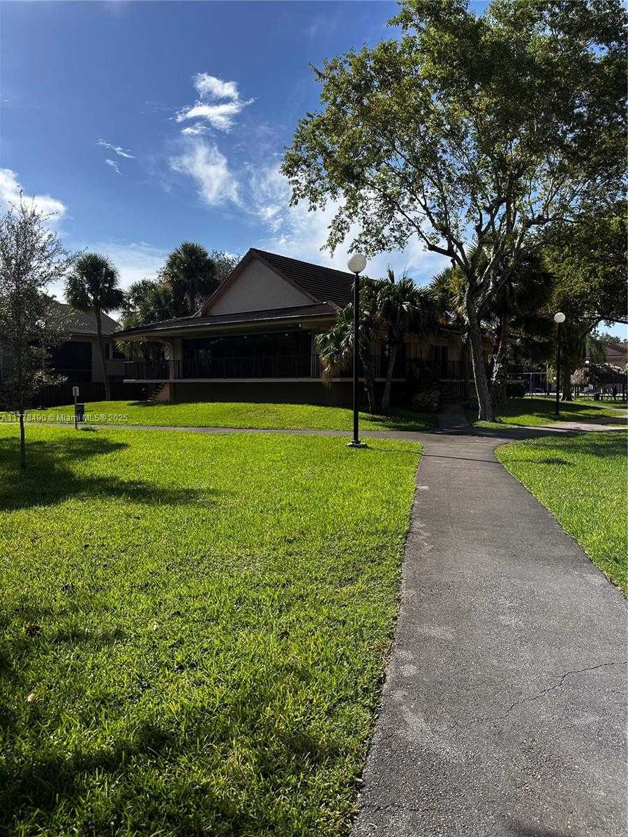 Small Image of 11229 SW 88th St, Miami, FL 33173, USA Number 42