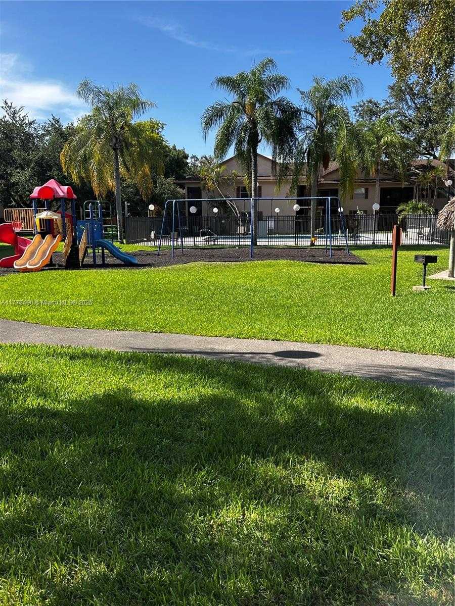 Small Image of 11229 SW 88th St, Miami, FL 33173, USA Number 43