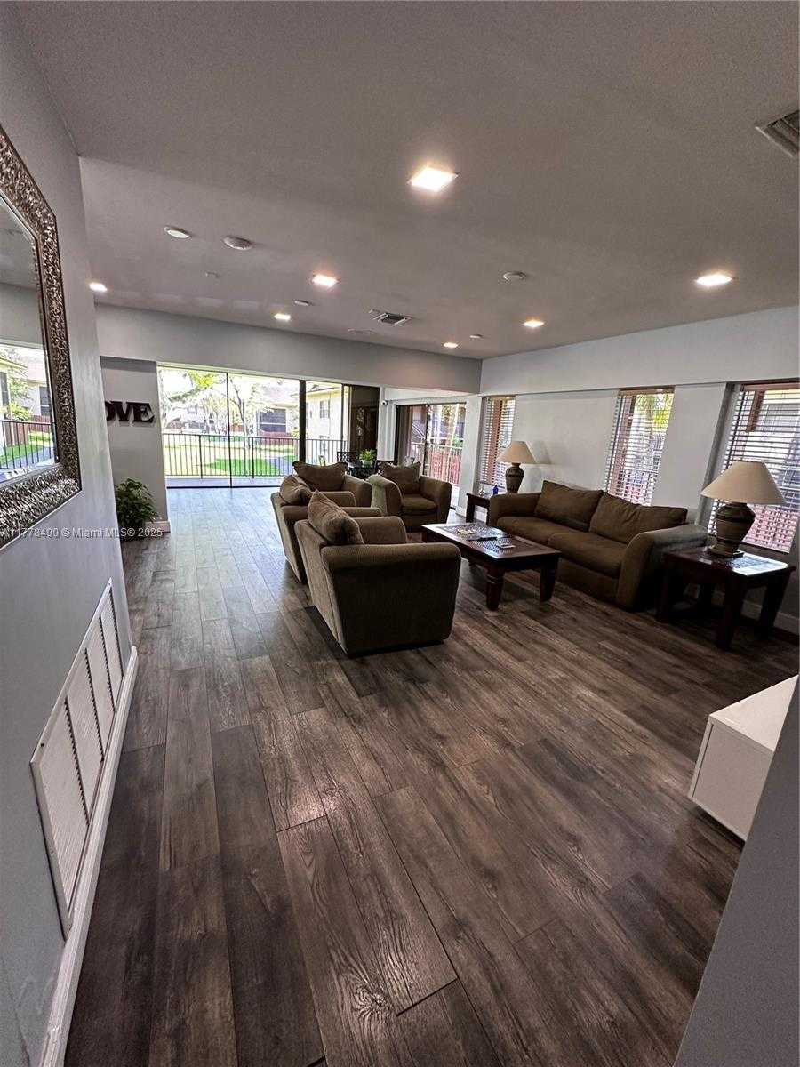 Small Image of 11229 SW 88th St, Miami, FL 33173, USA Number 45
