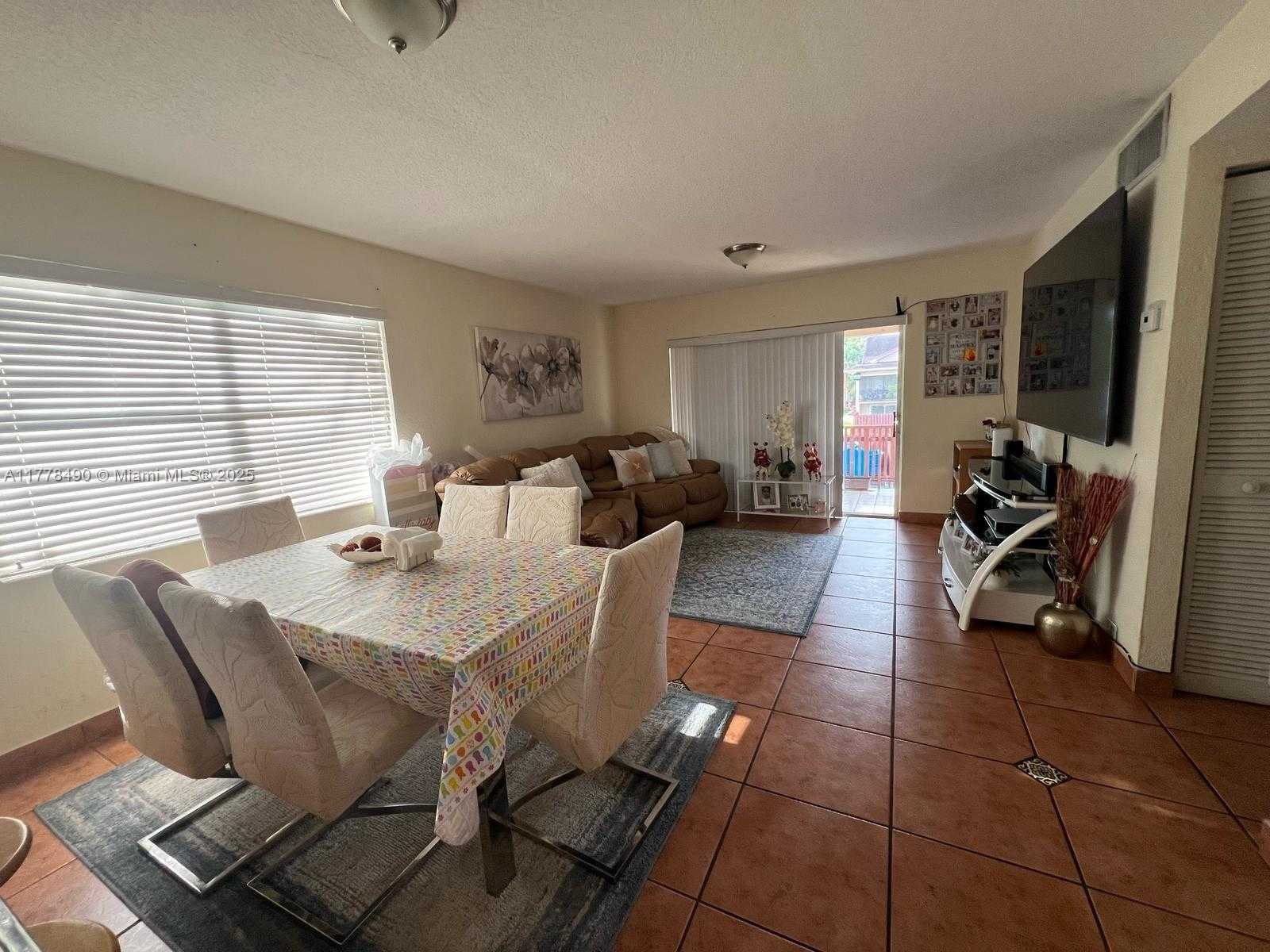 Small Image of 11229 SW 88th St, Miami, FL 33173, USA Number 5