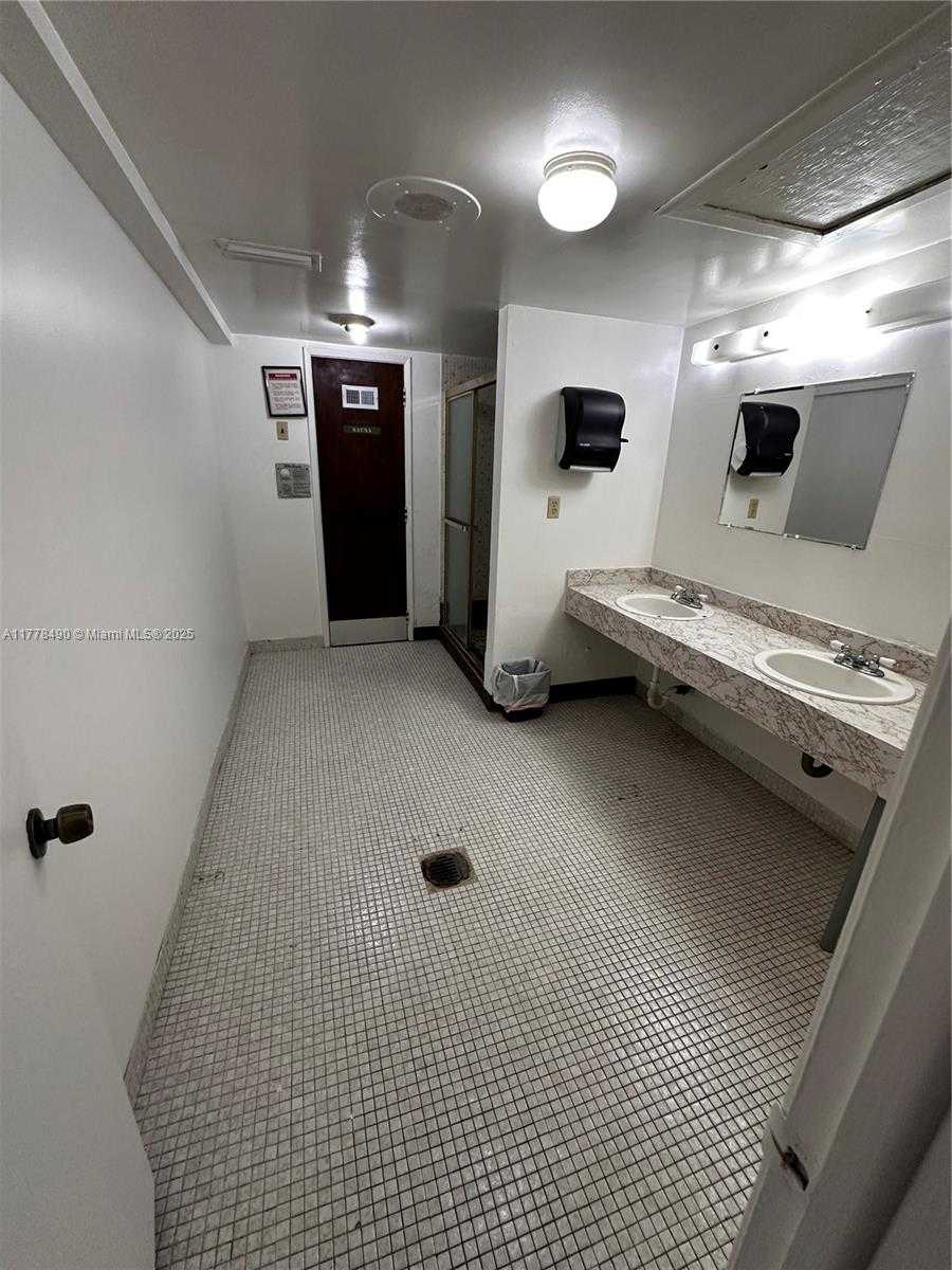 Small Image of 11229 SW 88th St, Miami, FL 33173, USA Number 53