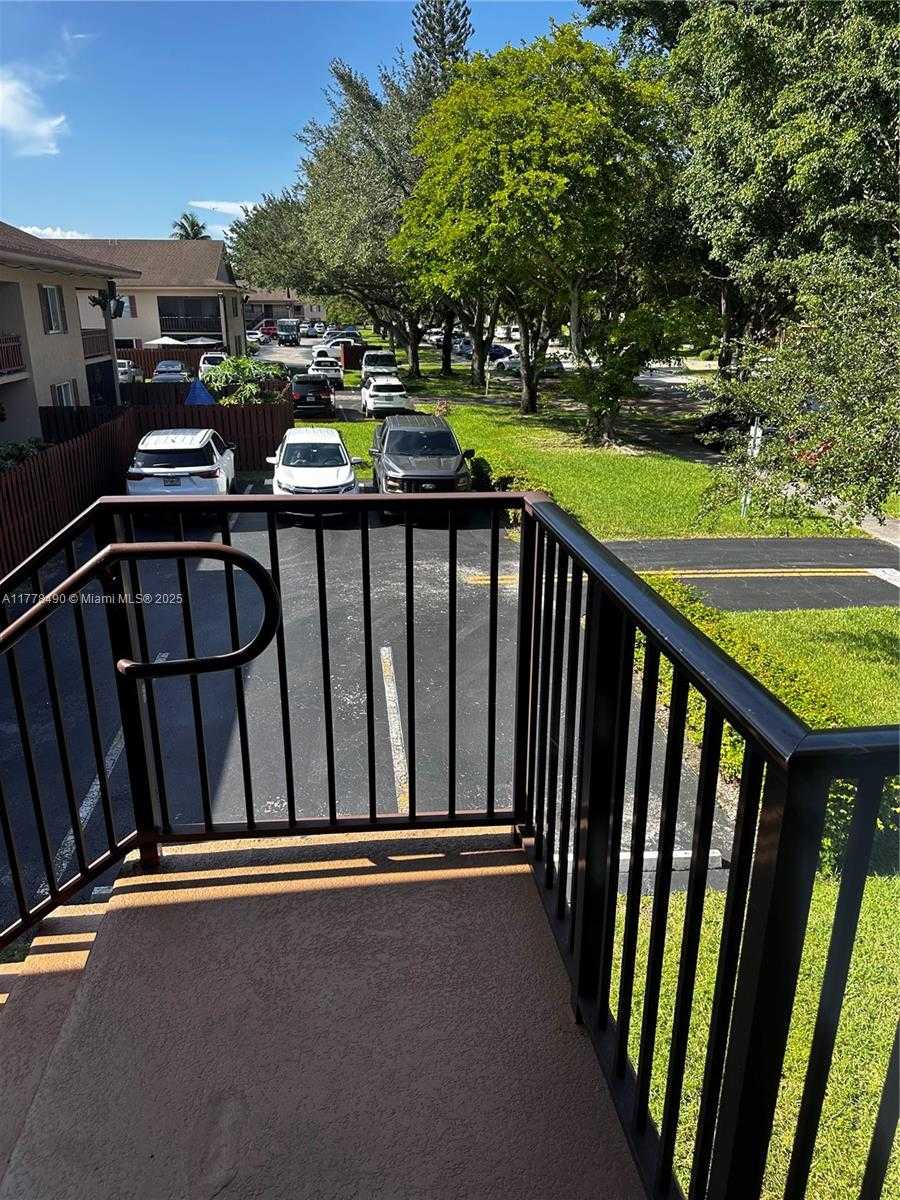 Small Image of 11229 SW 88th St, Miami, FL 33173, USA Number 9