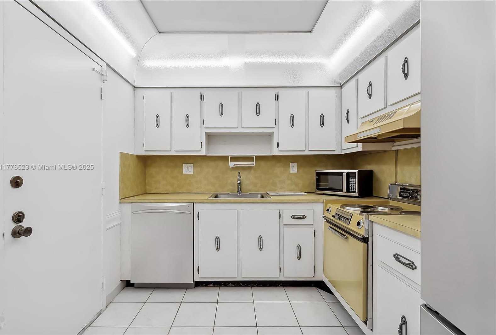 Small Image of 600 THREE ISLANDS BLVD #1708, Hallandale Beach Number 29