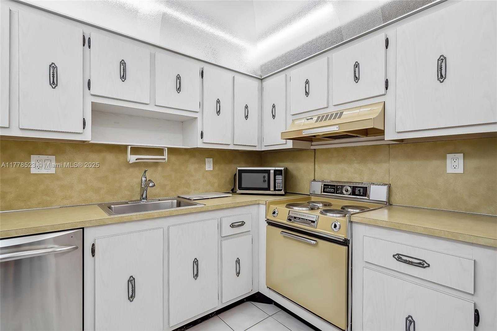 Small Image of 600 THREE ISLANDS BLVD #1708, Hallandale Beach Number 30