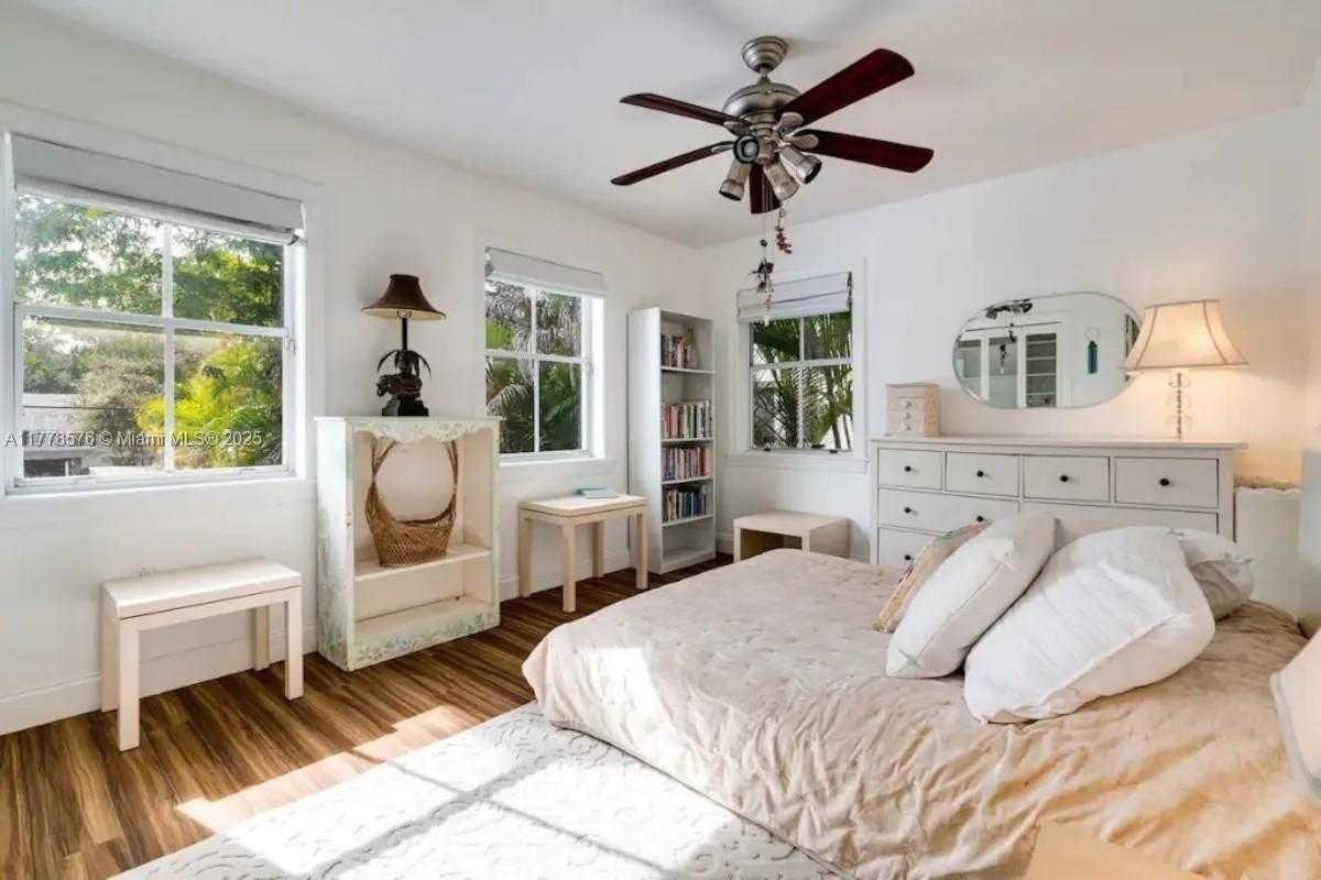 Small Image of 1725 TIGERTAIL AVE, Miami Number 10