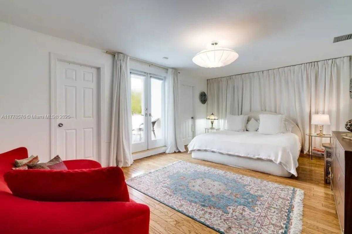 Small Image of 1725 TIGERTAIL AVE, Miami Number 13