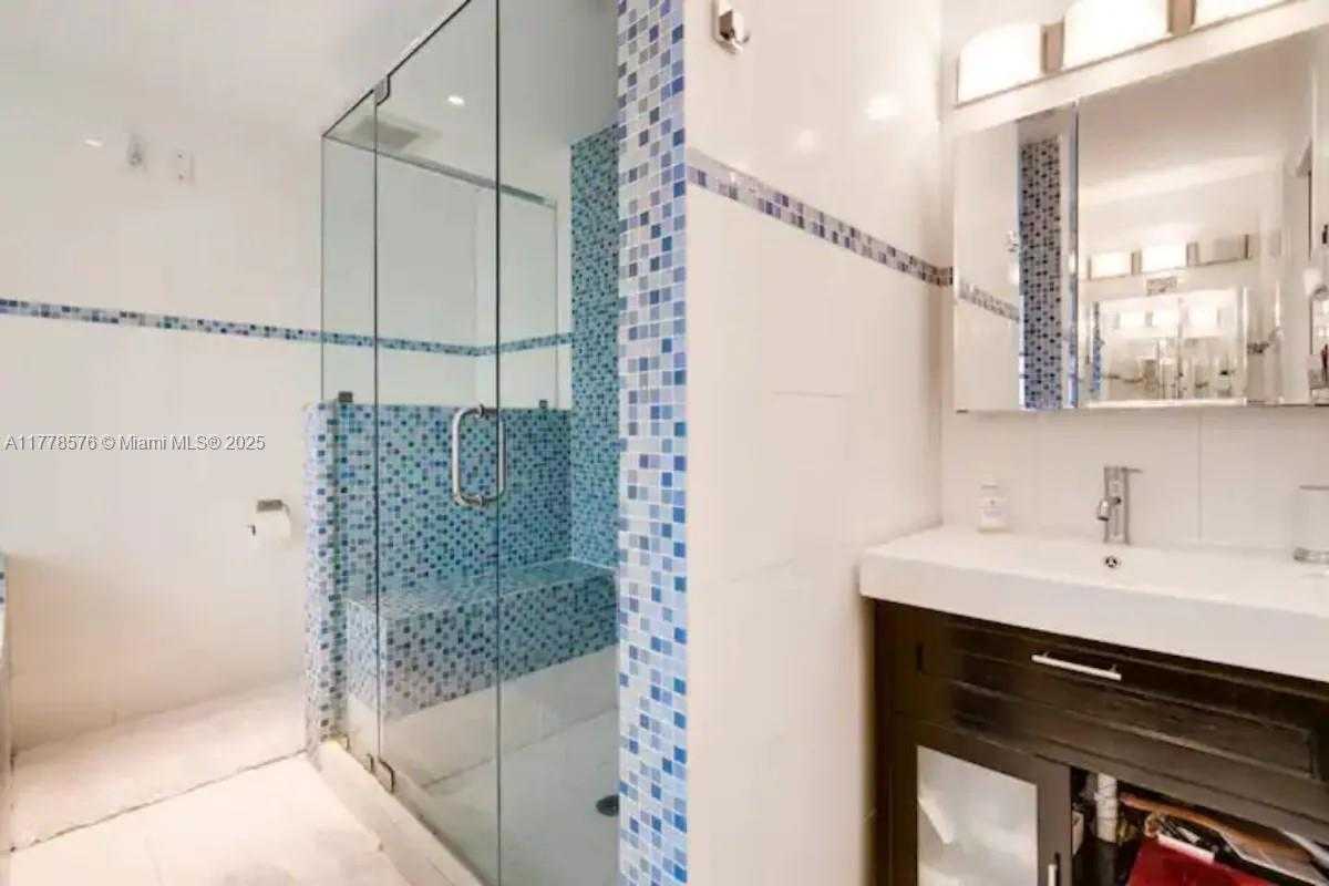 Small Image of 1725 TIGERTAIL AVE, Miami Number 14