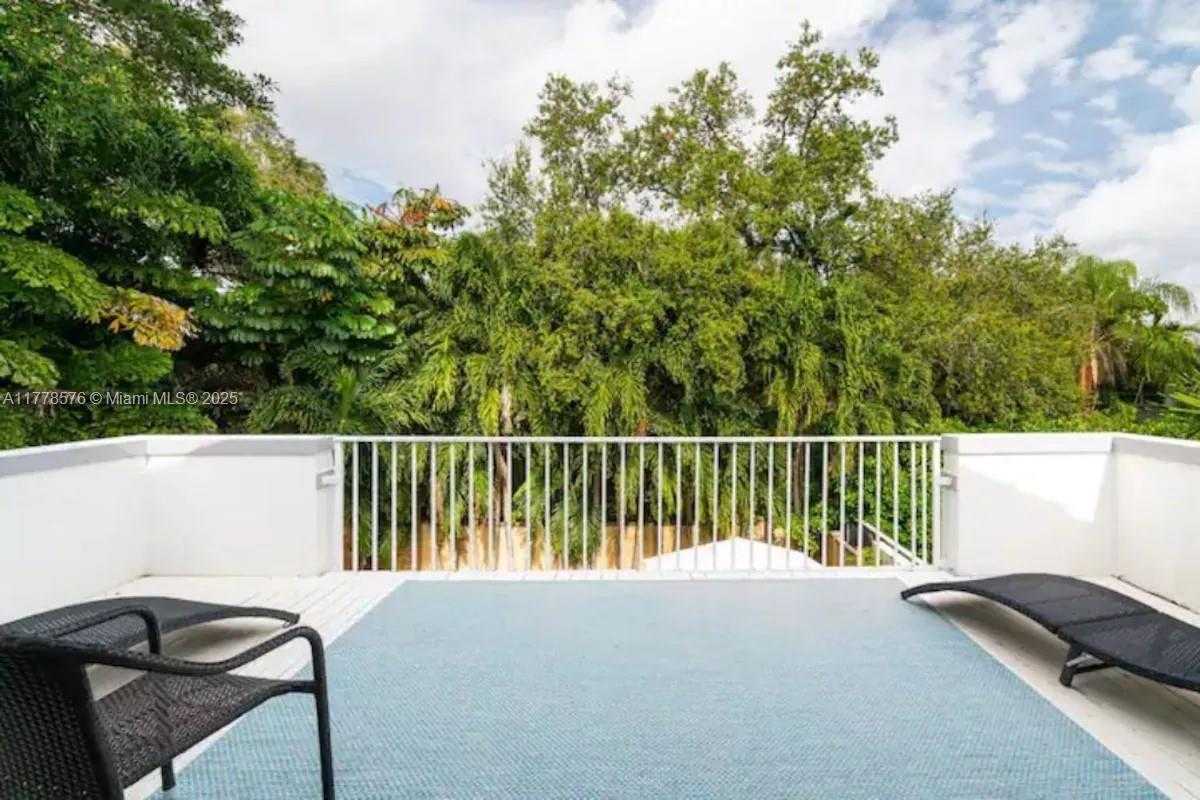 Small Image of 1725 TIGERTAIL AVE, Miami Number 16