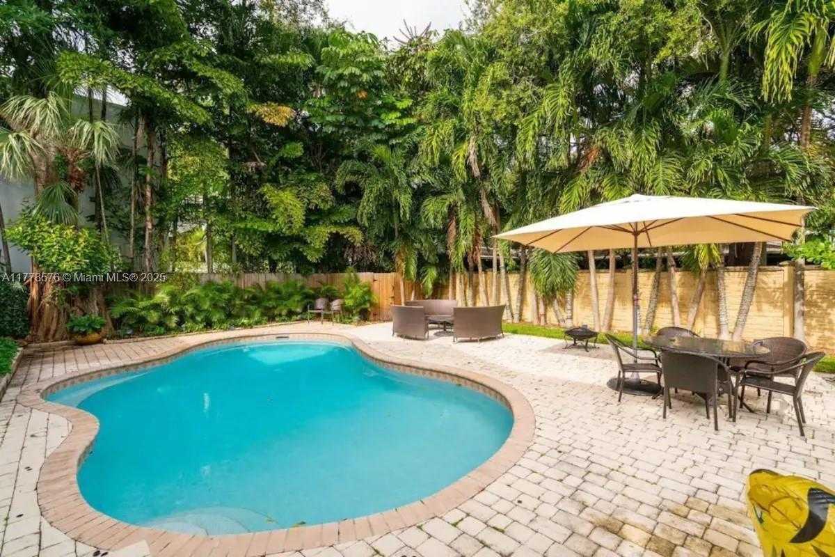 Small Image of 1725 TIGERTAIL AVE, Miami Number 18