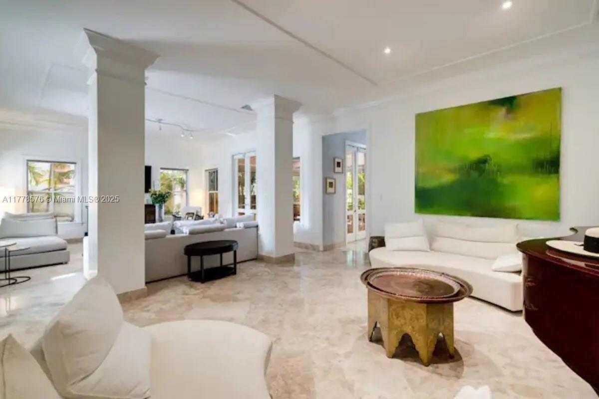 Small Image of 1725 TIGERTAIL AVE, Miami Number 4