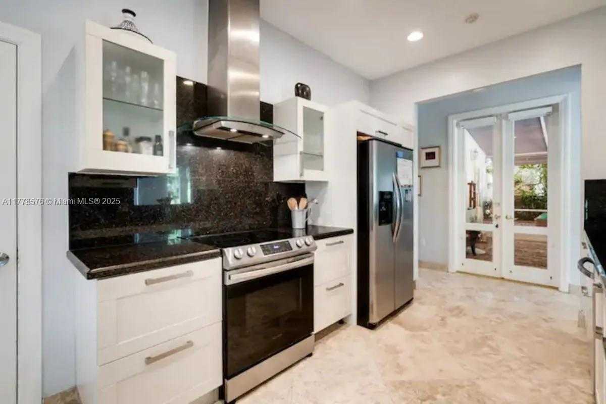 Small Image of 1725 TIGERTAIL AVE, Miami Number 6