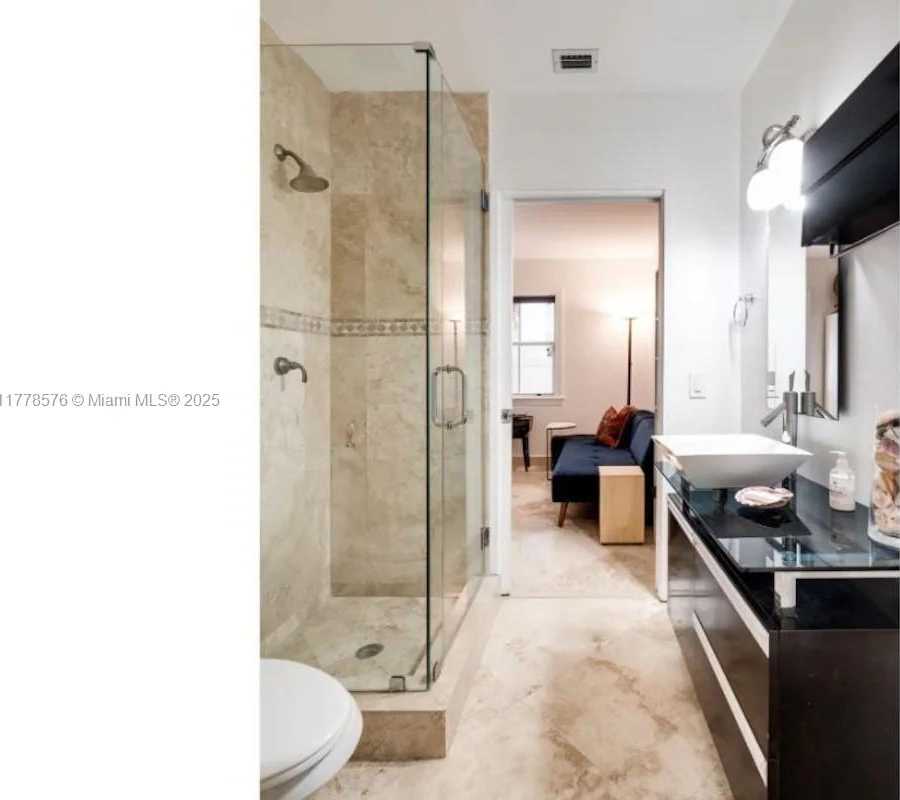Small Image of 1725 TIGERTAIL AVE, Miami Number 7