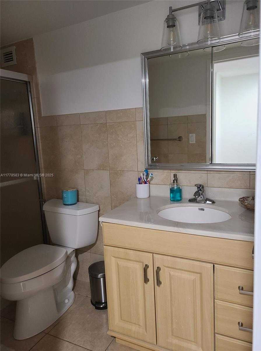 Small Image of 3180 SOUTH OCEAN DR #307, Hallandale Beach Number 14