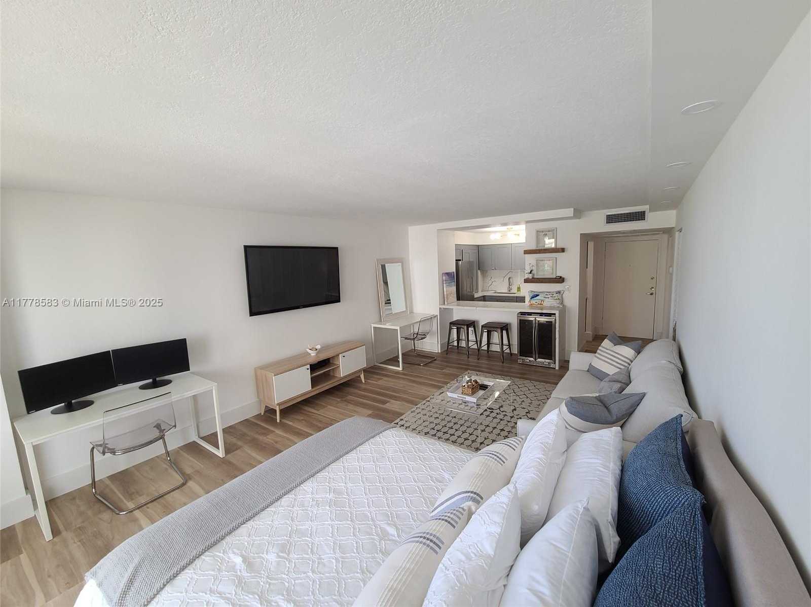 Small Image of 3180 SOUTH OCEAN DR #307, Hallandale Beach Number 6