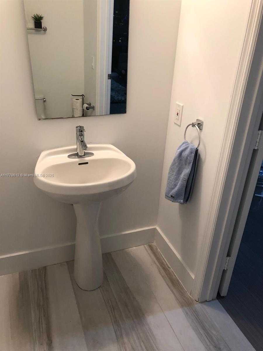 Imagen de Pequeño Objeto
