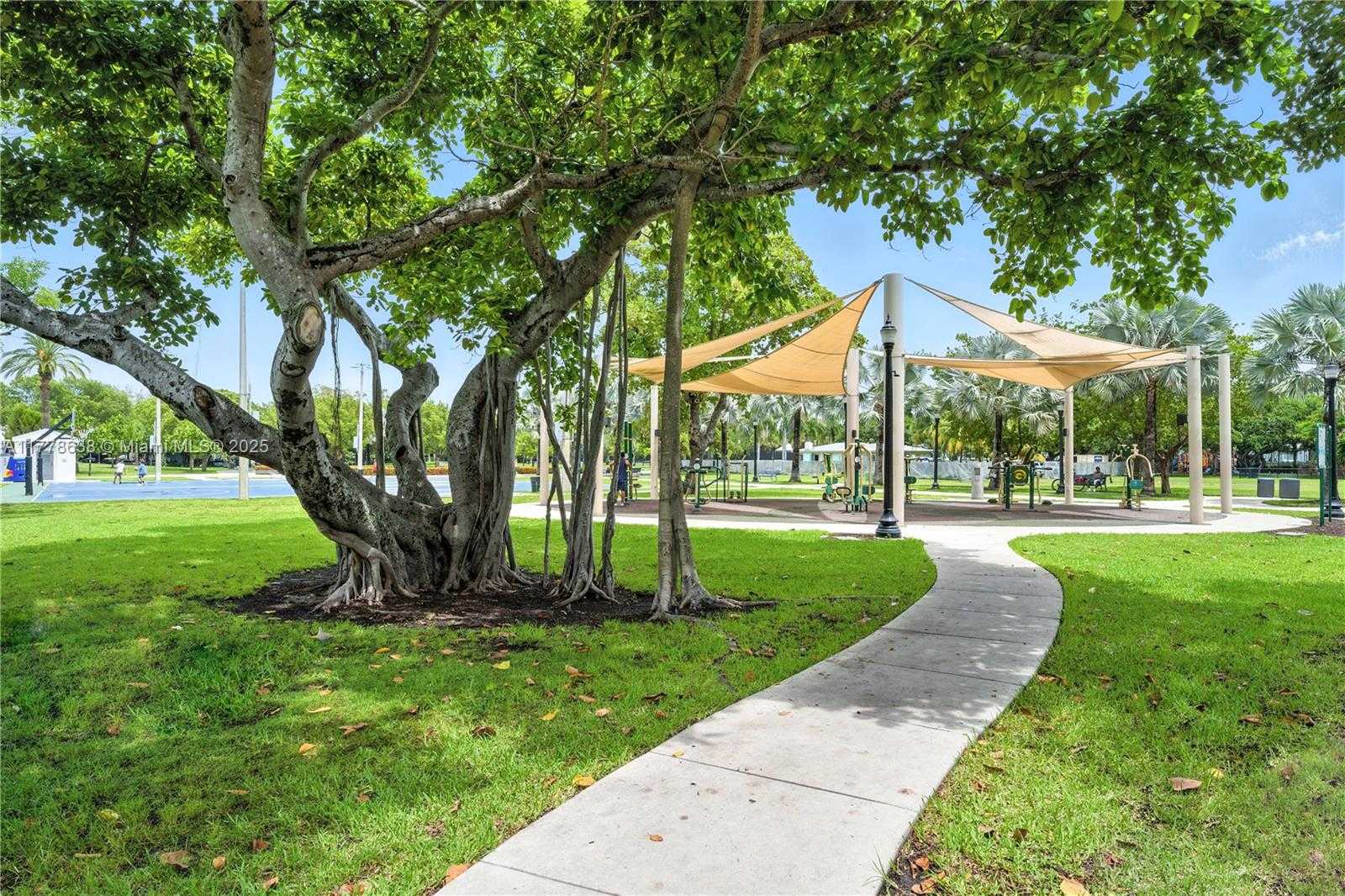 Small Image of 1018 MERIDIAN AVE #4, Miami Beach Number 23