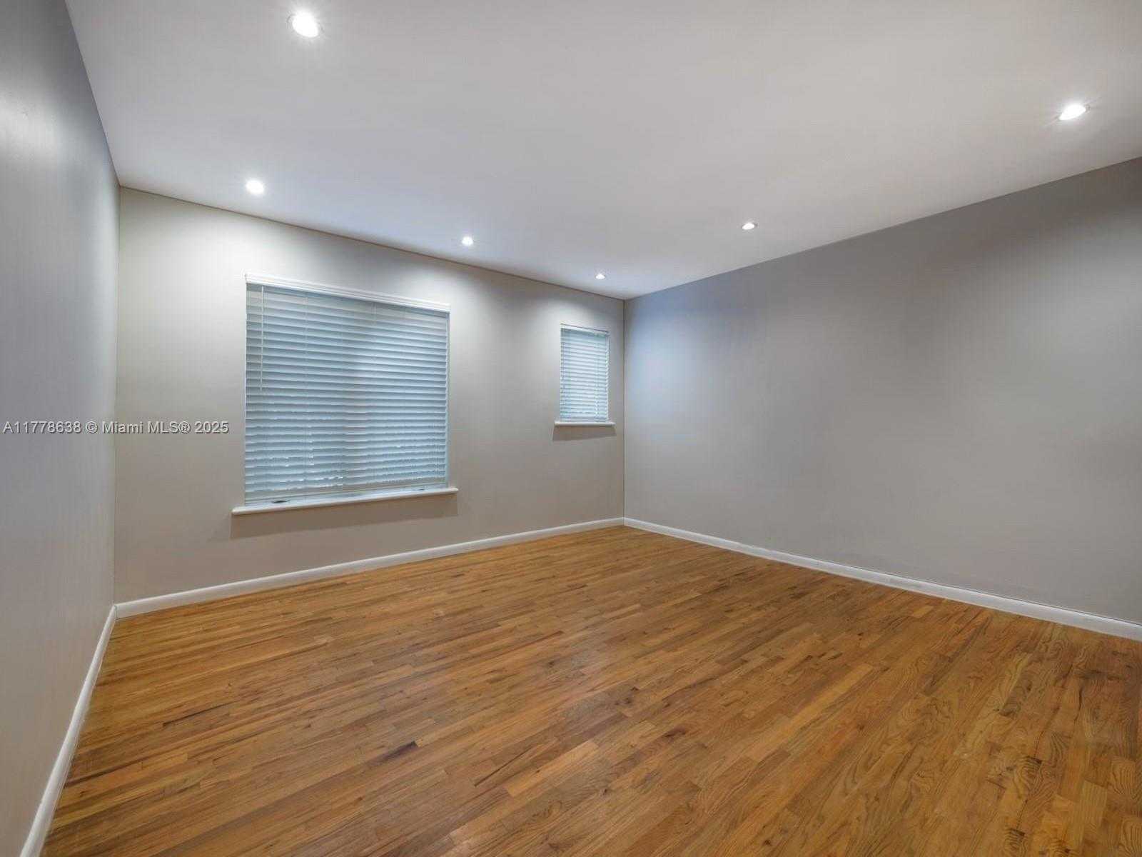 Small Image of 1018 MERIDIAN AVE #4, Miami Beach Number 7