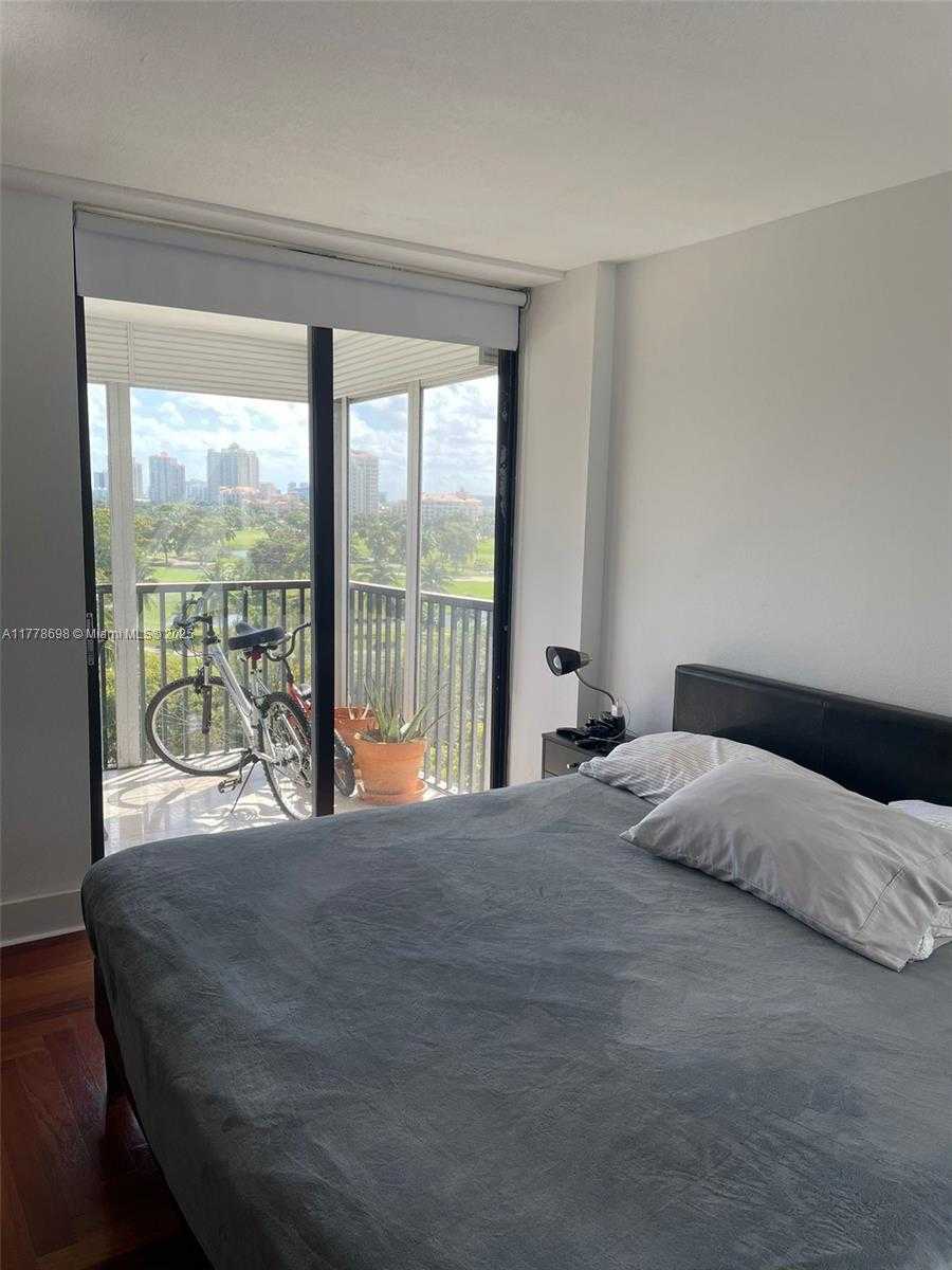 Small Image of 3375 NORTH COUNTRY CLUB DR #706, Aventura Number 12