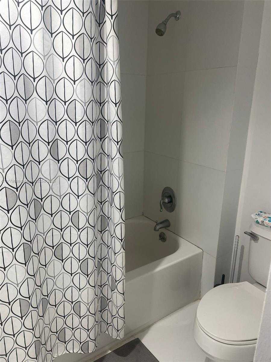 Small Image of 3375 NORTH COUNTRY CLUB DR #706, Aventura Number 14