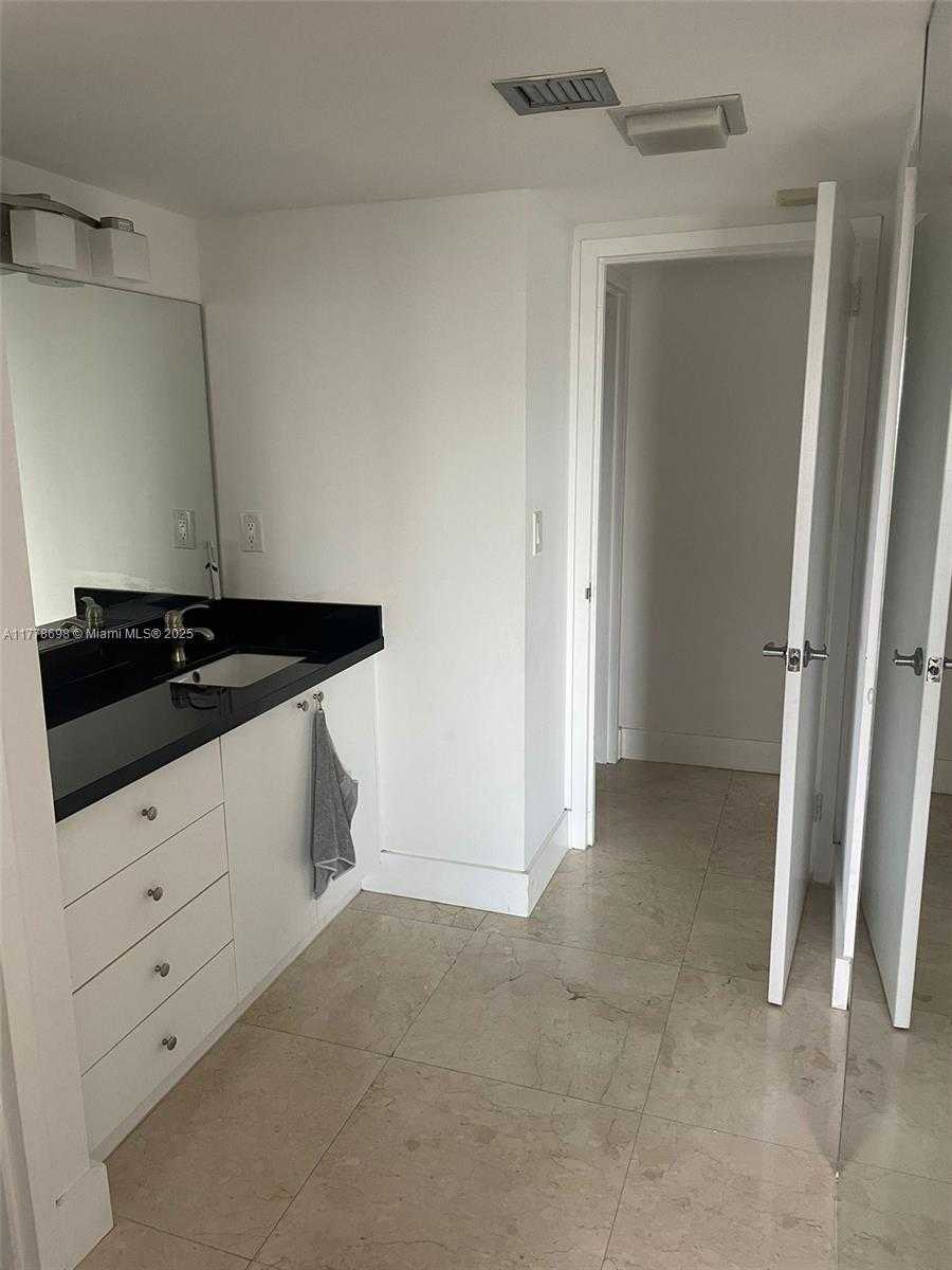 Small Image of 3375 NORTH COUNTRY CLUB DR #706, Aventura Number 15