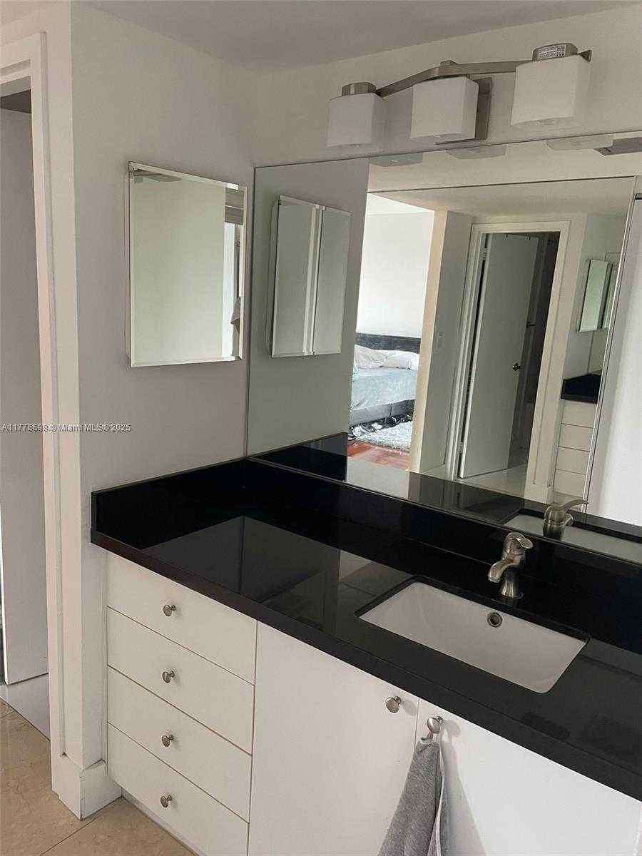 Small Image of 3375 NORTH COUNTRY CLUB DR #706, Aventura Number 16