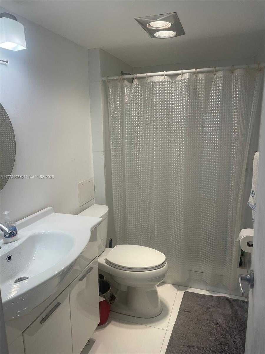 Small Image of 3375 NORTH COUNTRY CLUB DR #706, Aventura Number 19