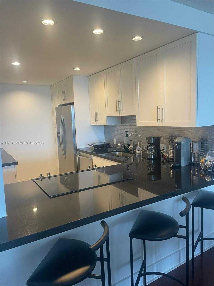 Small Image of 3375 NORTH COUNTRY CLUB DR #706, Aventura Number 7