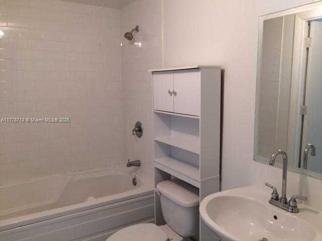 Small Image of 690 SOUTH WEST 1ST CT #2025, Miami Number 7