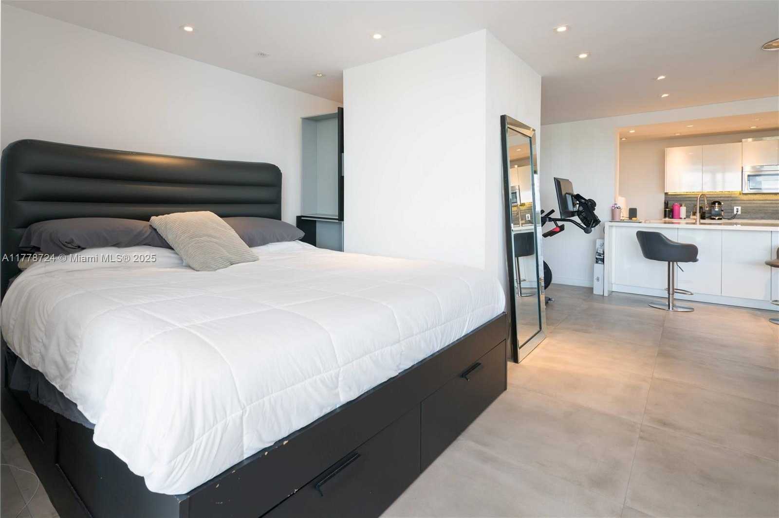 Small Image of 6770 INDIAN CREEK DR #7J, Miami Beach Number 8