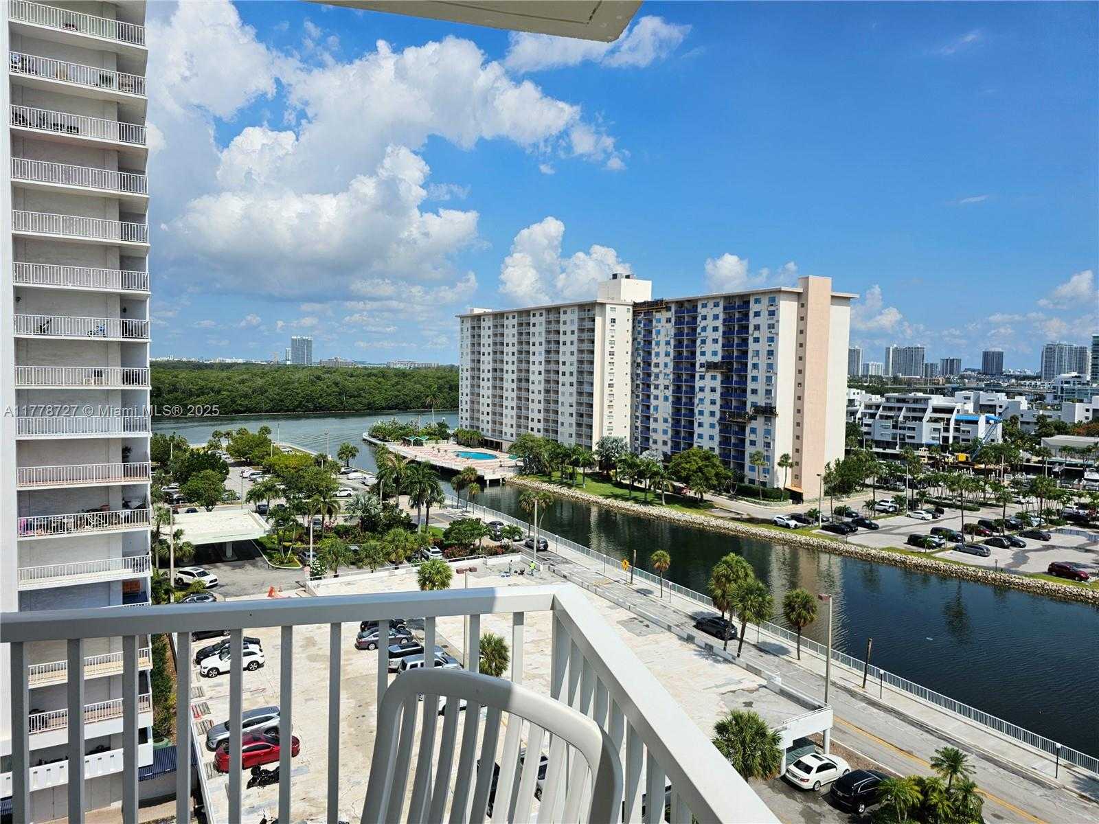 Small Image of 300 BAYVIEW DR #905, Sunny Isles Beach Number 15