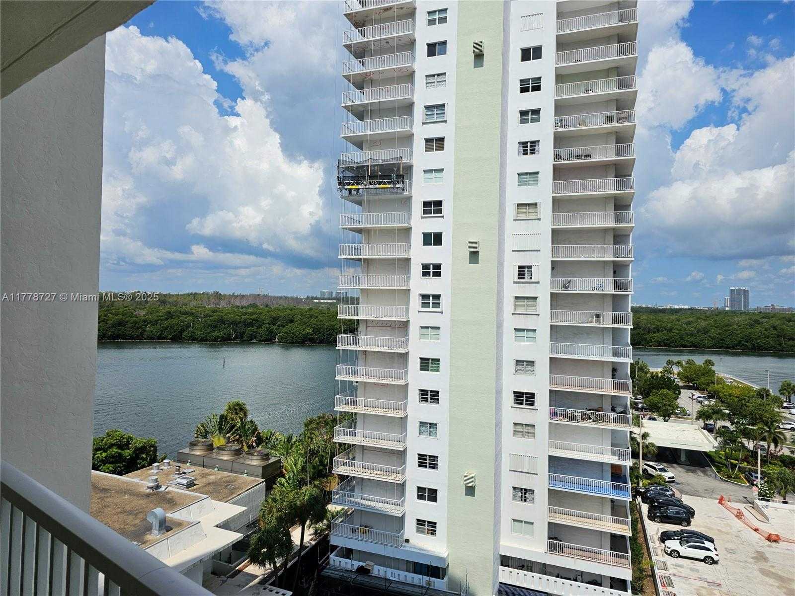 Small Image of 300 BAYVIEW DR #905, Sunny Isles Beach Number 16