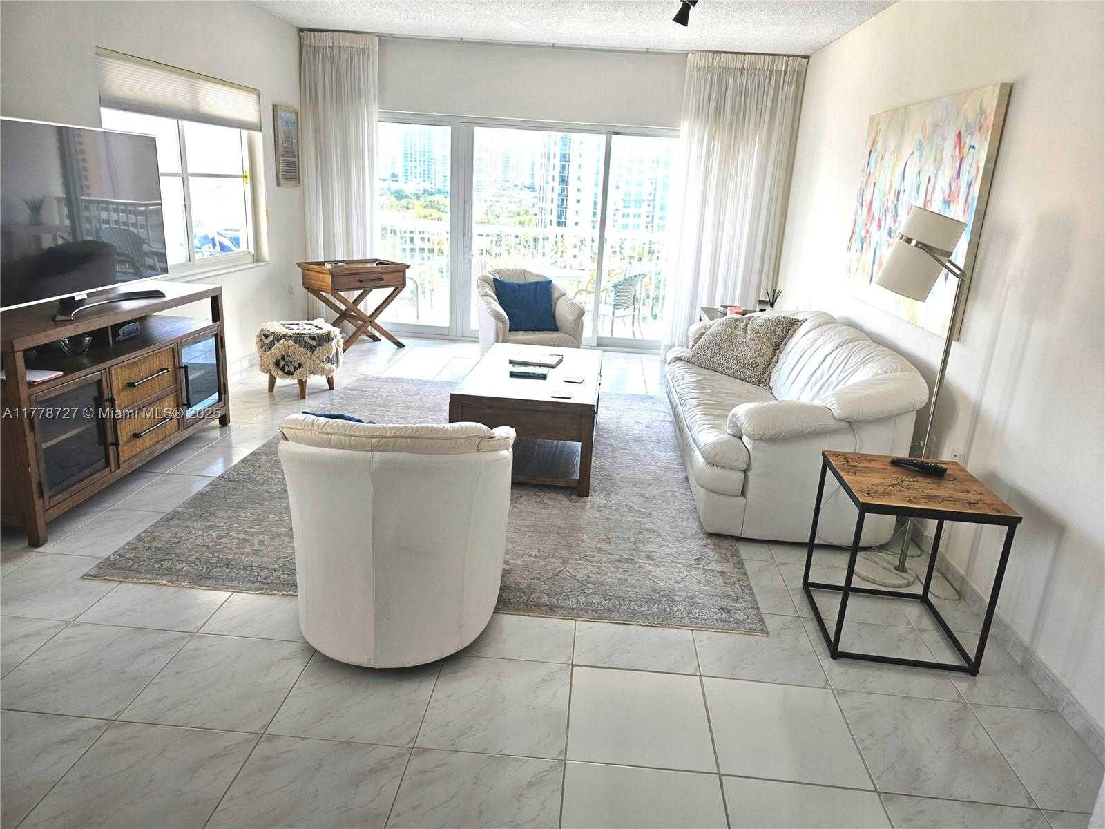 Small Image of 300 BAYVIEW DR #905, Sunny Isles Beach Number 3