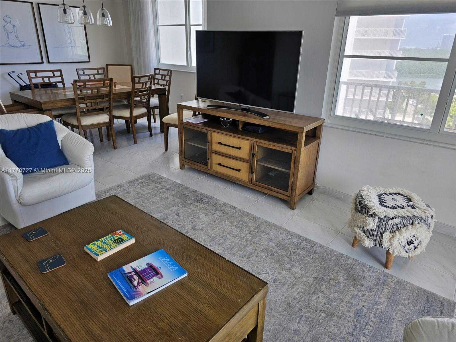Small Image of 300 BAYVIEW DR #905, Sunny Isles Beach Number 7