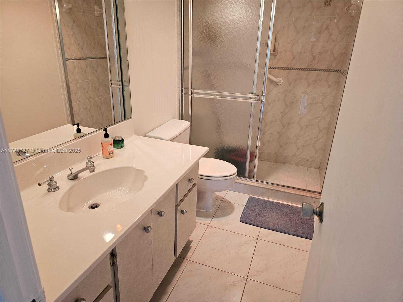 Small Image of 300 BAYVIEW DR #905, Sunny Isles Beach Number 8