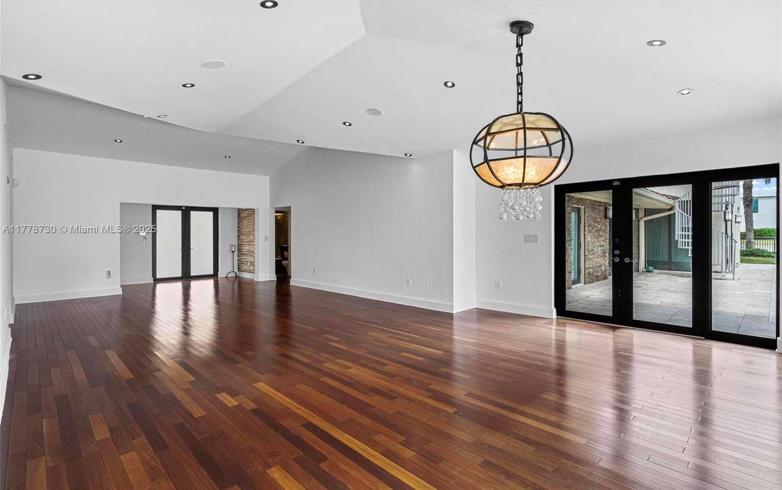 Small Image of 12605 CYPRUS RD, North Miami Number 10