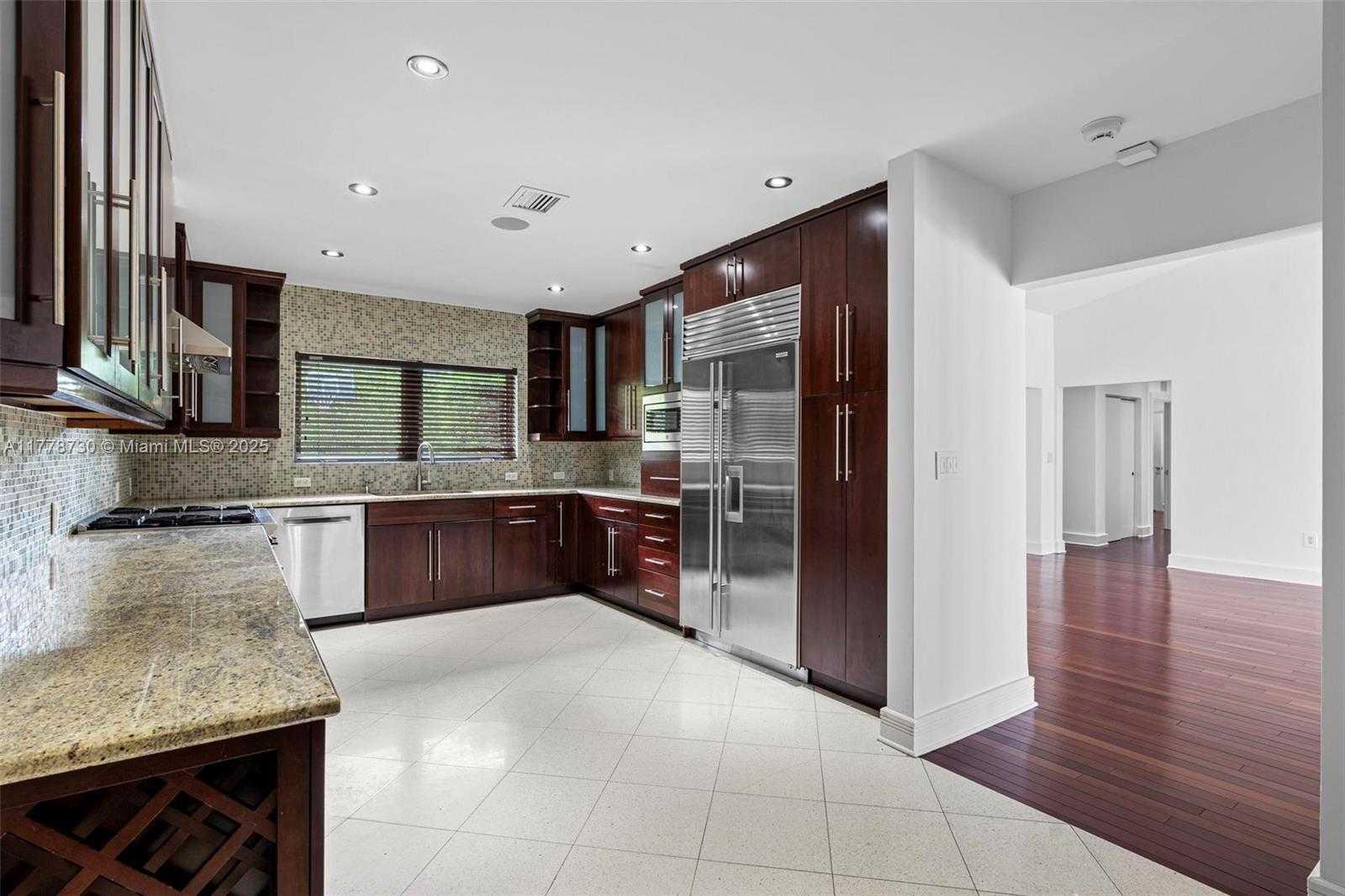 Small Image of 12605 CYPRUS RD, North Miami Number 14