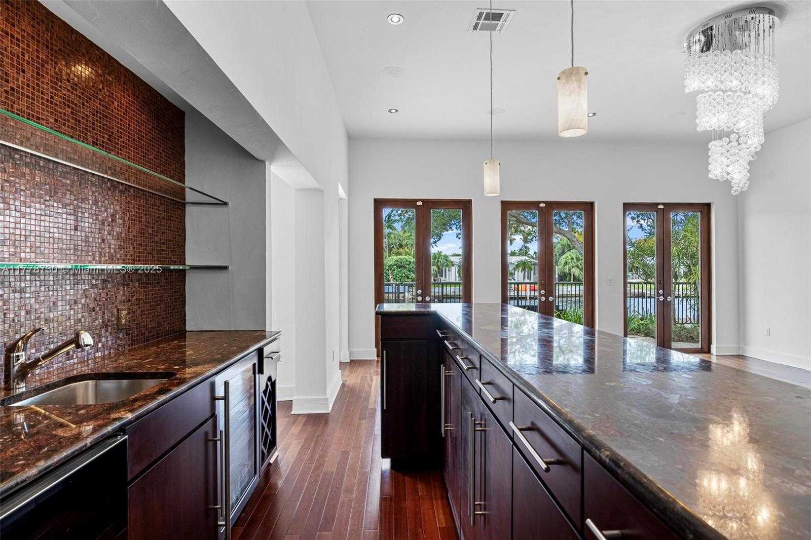 Small Image of 12605 CYPRUS RD, North Miami Number 16