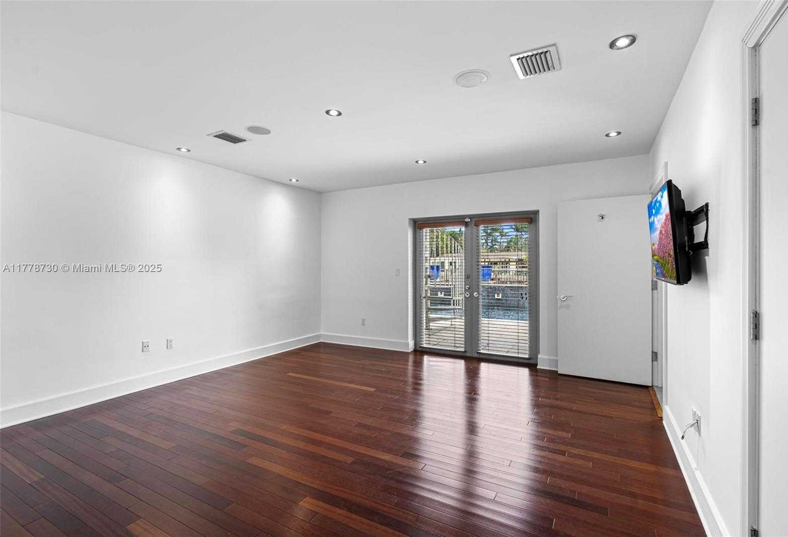 Small Image of 12605 CYPRUS RD, North Miami Number 25