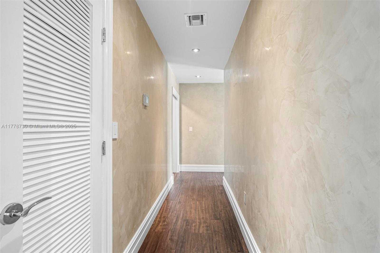 Small Image of 12605 CYPRUS RD, North Miami Number 27