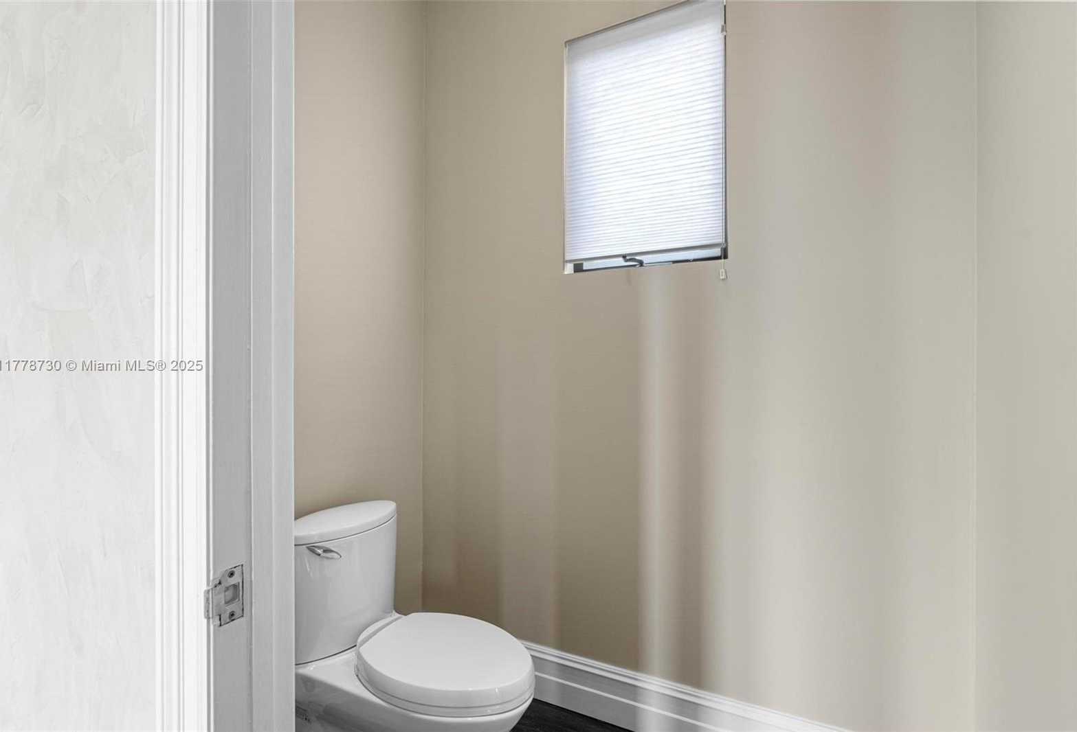 Small Image of 12605 CYPRUS RD, North Miami Number 32