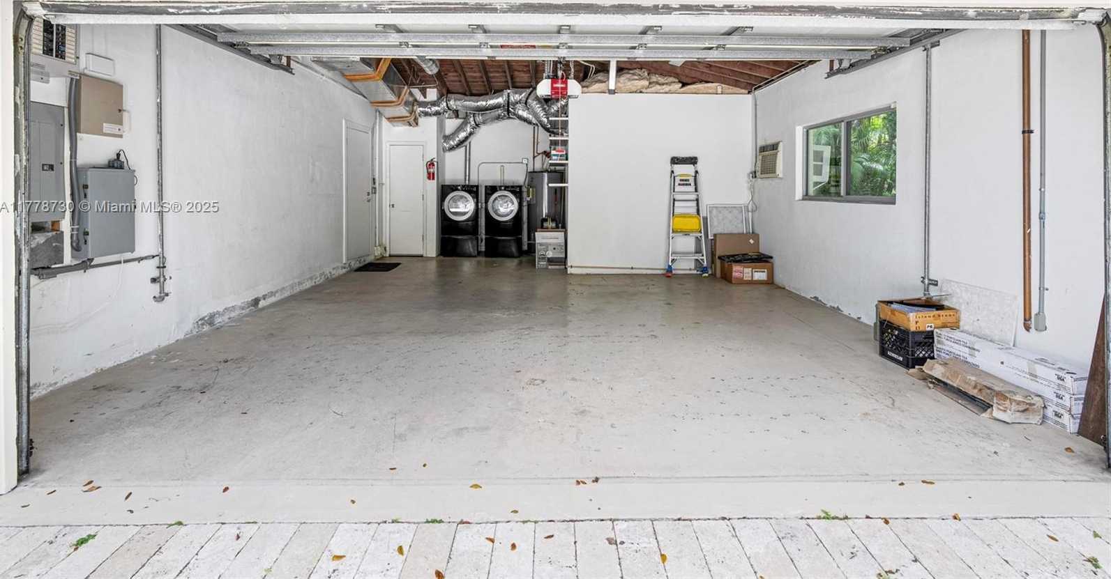 Small Image of 12605 CYPRUS RD, North Miami Number 35